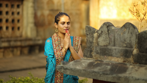 Worshiping in Hinduism